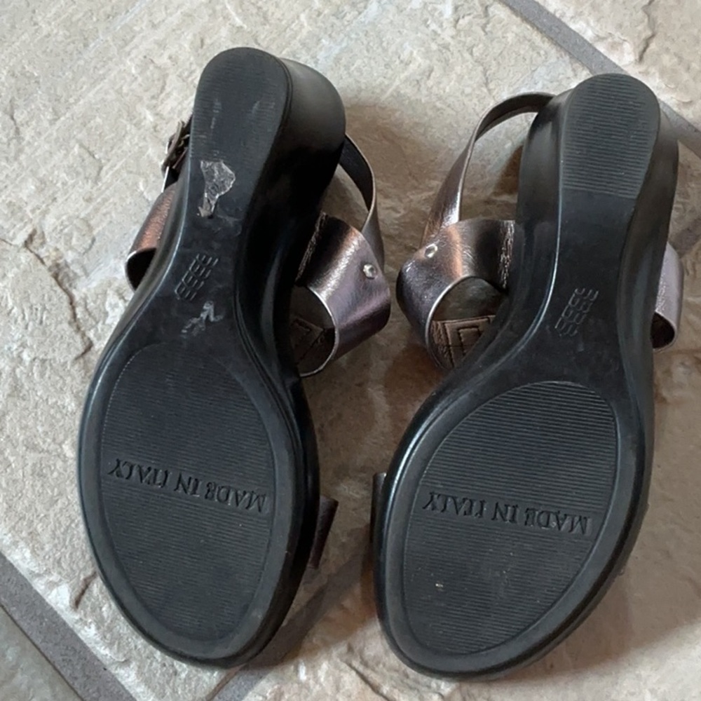 Italian Shoemakers Metallic Sandals with Black Accents - Picture 6 of 8